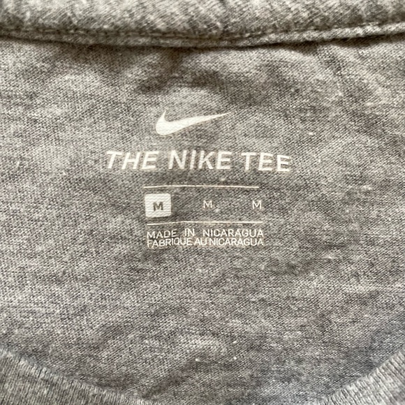 Medium black and grey nike tee - Picture 3 of 3